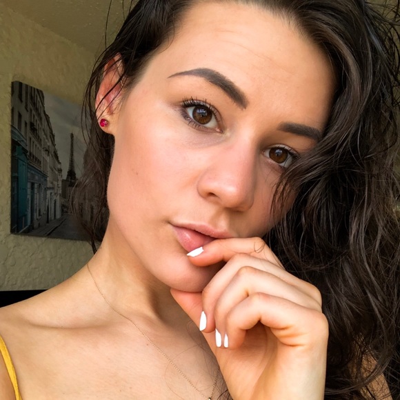 Meet your Posher, Sylvia - Picture 1 of 1